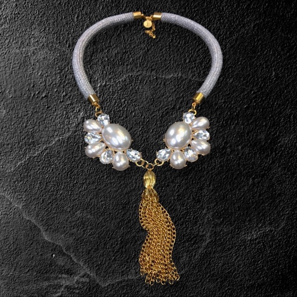 The GLAM GODDESS Statement Necklace - Picture 9 of 9